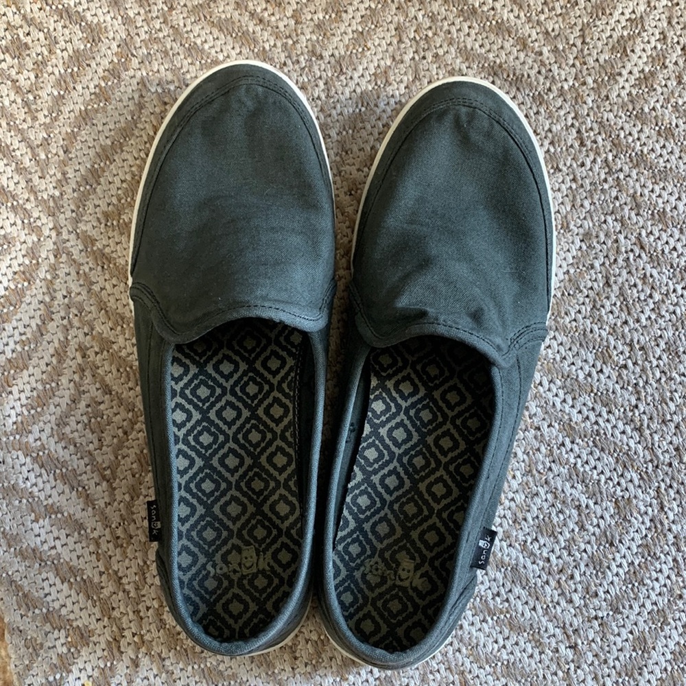 Sanuk slip on gray shoes